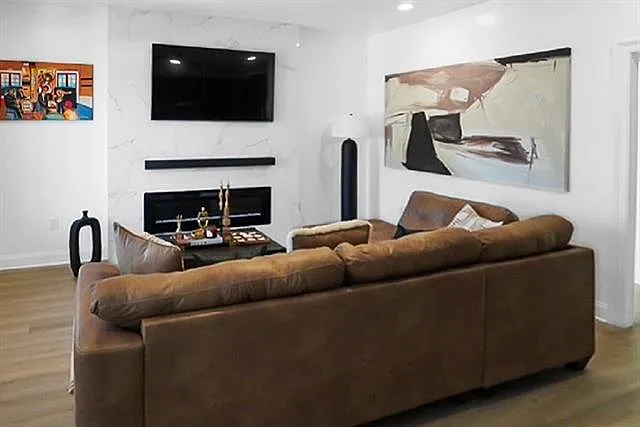 2024 Mandeville St — Photo 2
