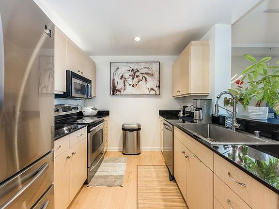 2nd image of 1655 Mission St Unit 729