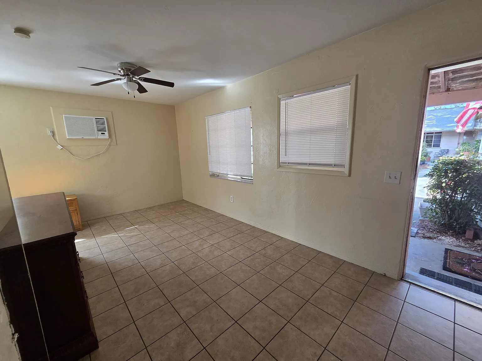Studio, 400 sqft, $1,350 — Photo 3