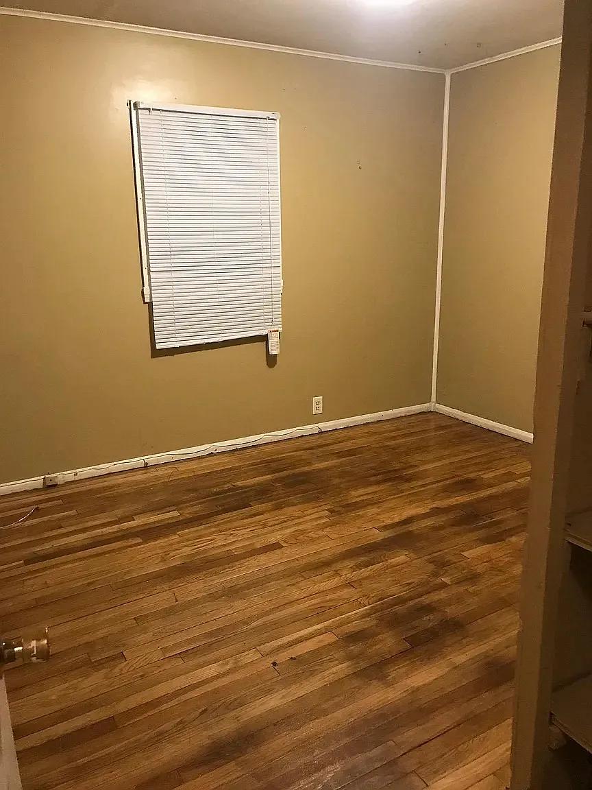 3 bed, 928 sqft, $995 — Photo 3