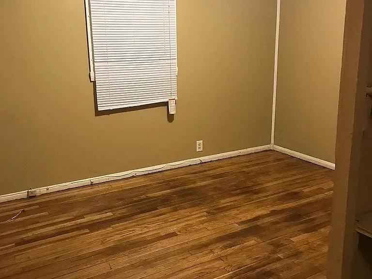1021 E Memorial Dr — Photo 4