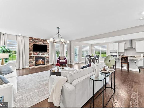 5th image of 331 Appleford Cir