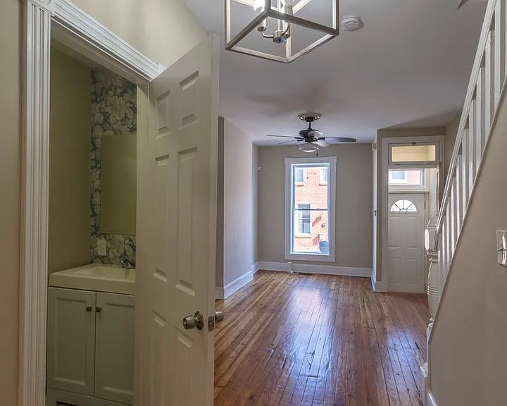 110 N Rose St — Photo 10