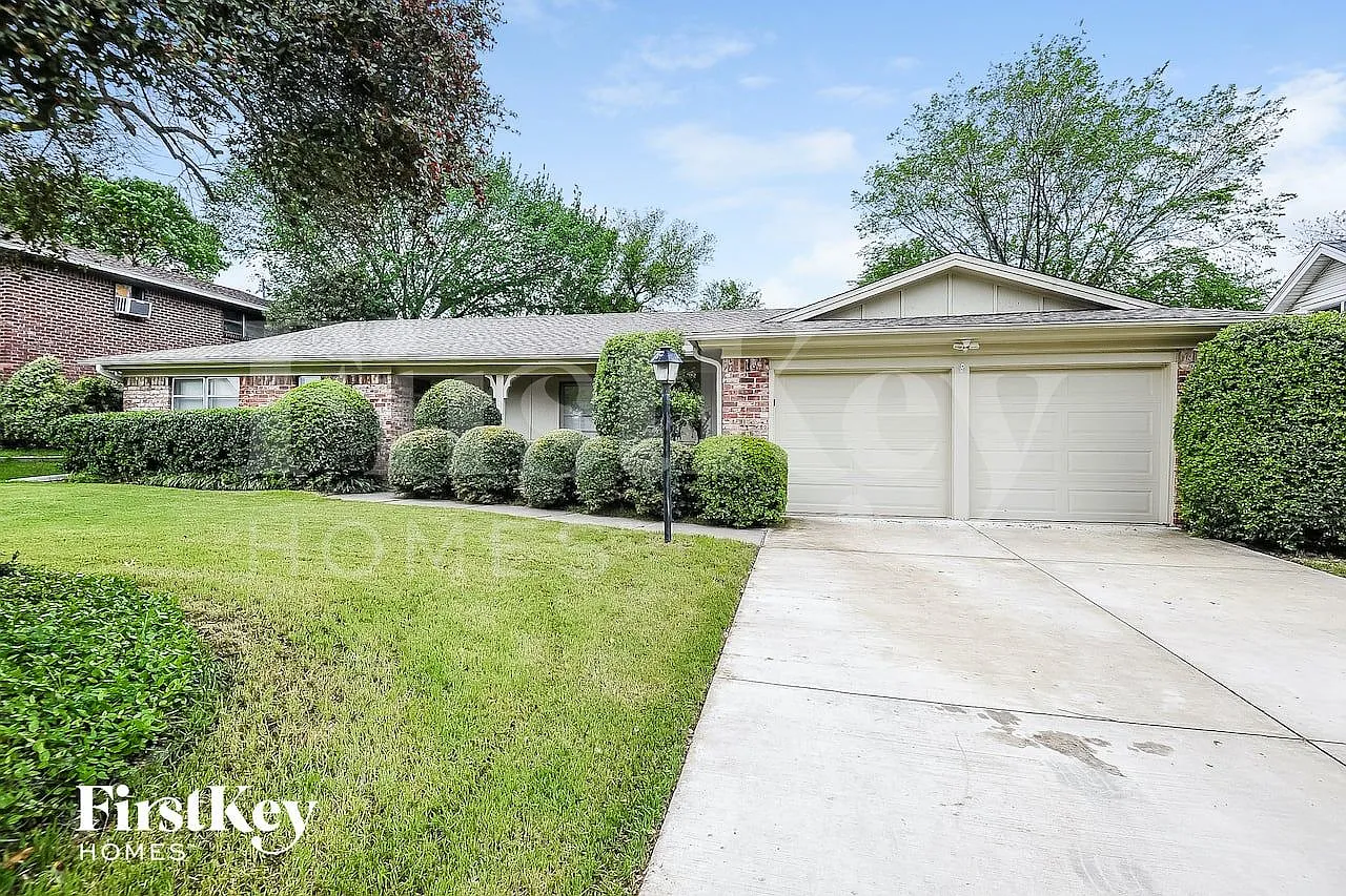 3 bed, 2.0 bath, 1954 sqft, $2,455 — Photo 1