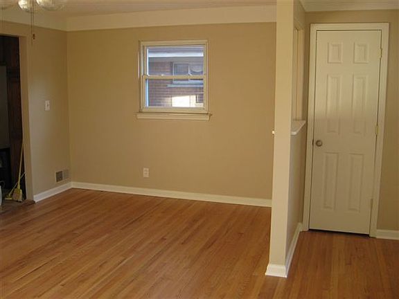 Living Room (4) (front closet and entrance)