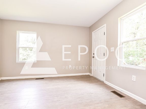 3rd image of 1021 N Park Ave