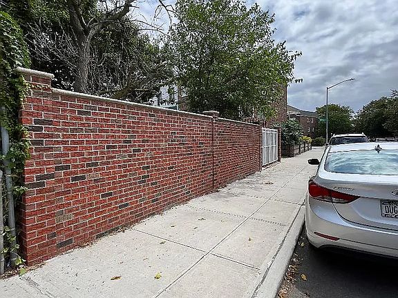 5th image of 342 Bay 11 St