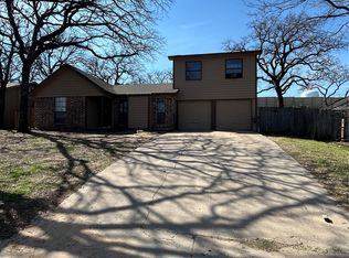 721 Timberoaks Dr, Azle, TX 76020