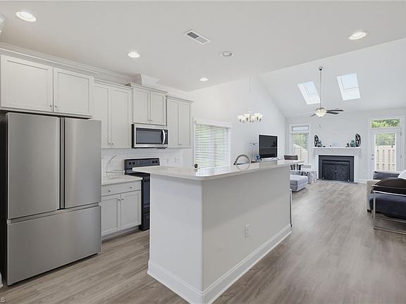3rd image of 3847 Thistleberry Rd