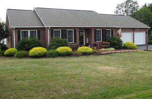 1st image of 105 Heritage Ln