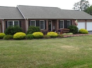 105 Heritage Ln, Wytheville, VA 24382