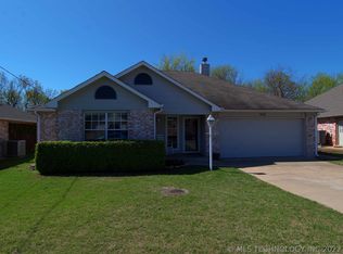 332 W 47th Pl, Sand Springs, OK 74063