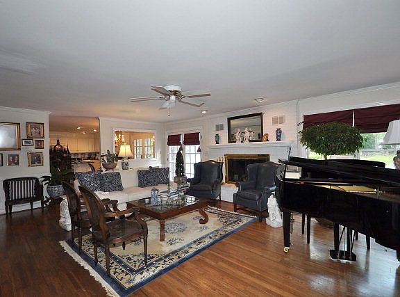5th image of 214 Marty Dr