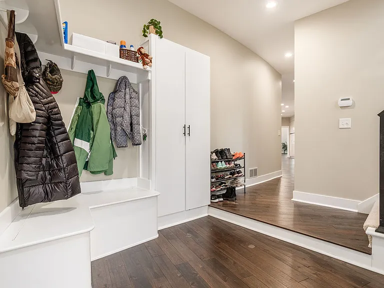 4602 Sandwich Ct — Photo 36