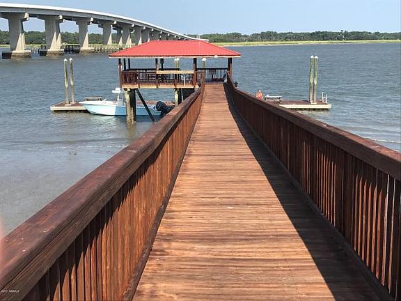Community Dock, River Club