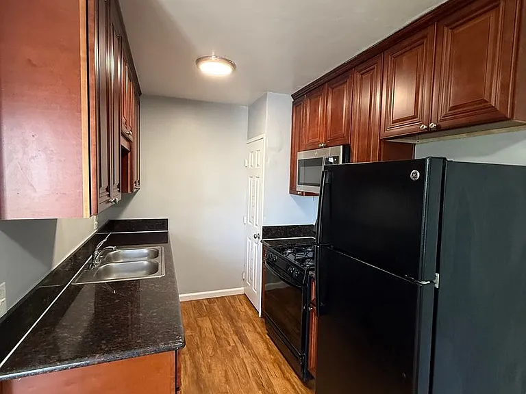 800 Emory St — Photo 8