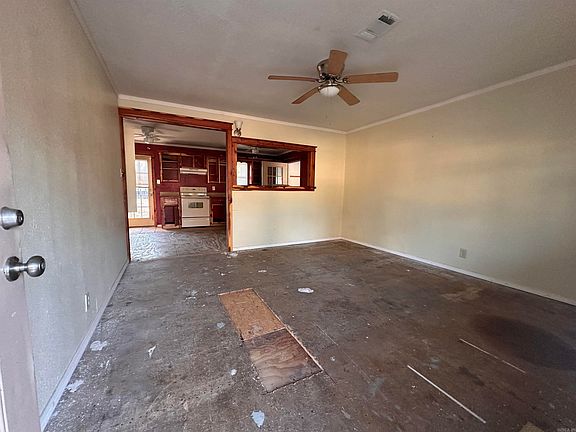 3rd image of 10 Rankin St