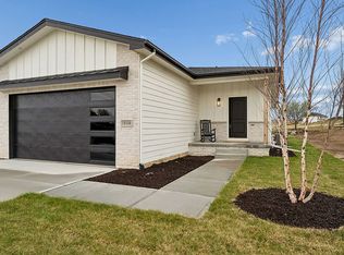 18104 Cooper St, Gretna, NE 68028