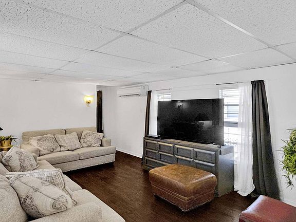 3rd image of 10633 Porpoise Park Dr