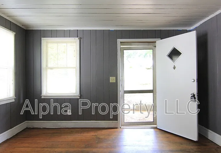 301 Dupont Dr #B — Photo 3