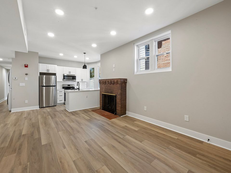 living room/dining area
