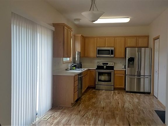 3rd image of 209 Bridgewood Dr