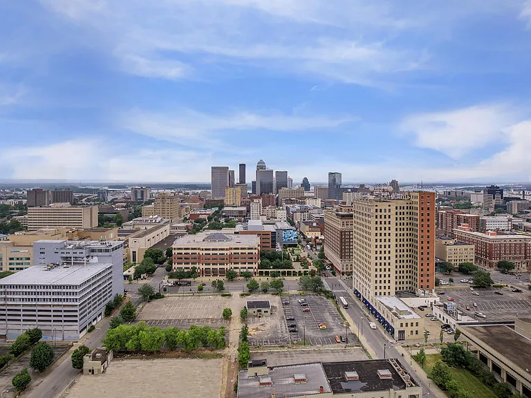 800 Tower Apartments — Photo 7