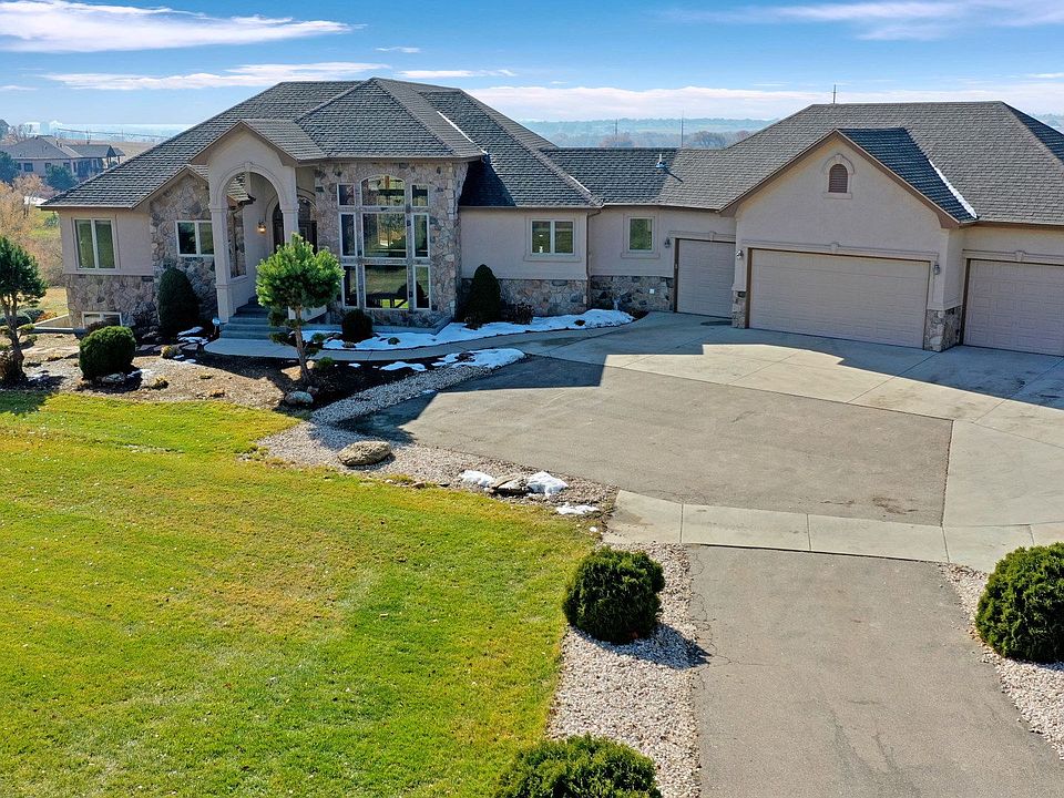 00 - Front yard (1).jpg
