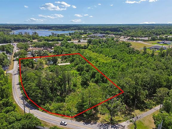 4th image of 212 Crystal Lake Rd
