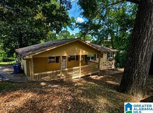 615 Staffordshire Ln, Vestavia Hills, AL 35226