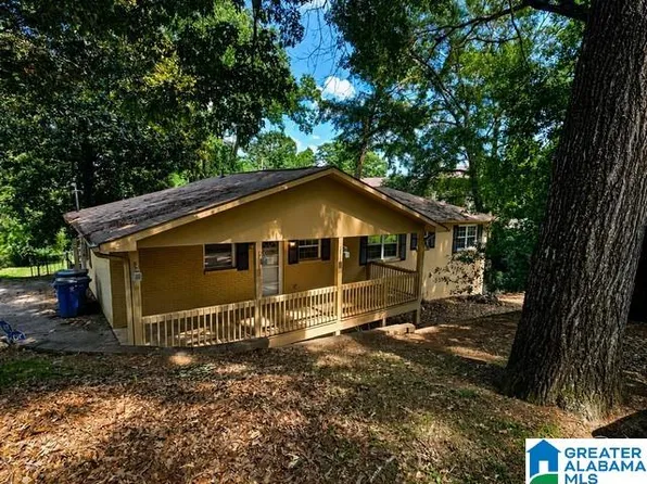 615 Staffordshire Ln, Vestavia Hills, AL 35226