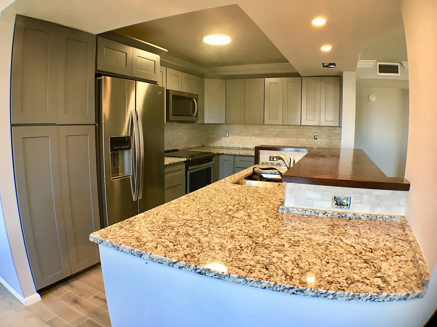 Stunning 2/2 condo — Photo 2