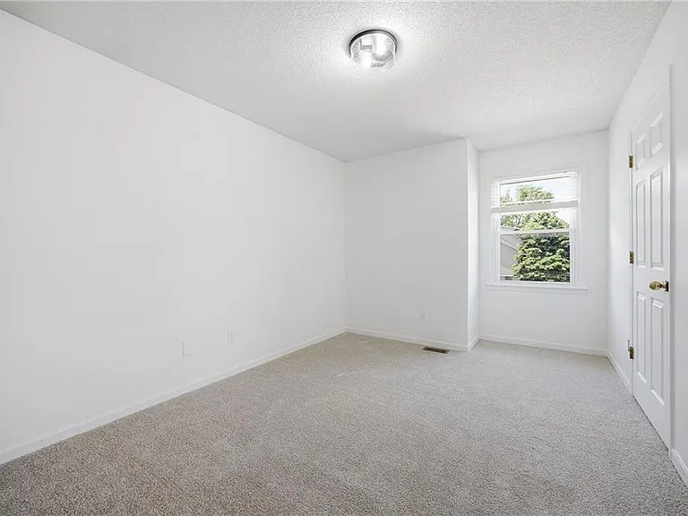 15209 Lamar Ave — Photo 13
