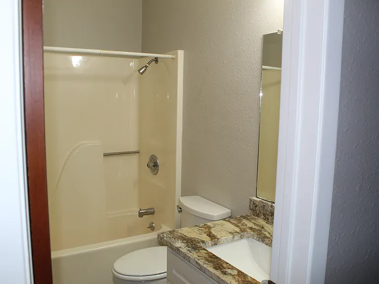 1414 N Live Oak St — Photo 21