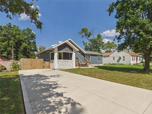 124 W 5th St, Adrian, MO 64720