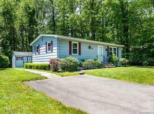 35 Stone Hedge Rd, Westbrook, CT 06498