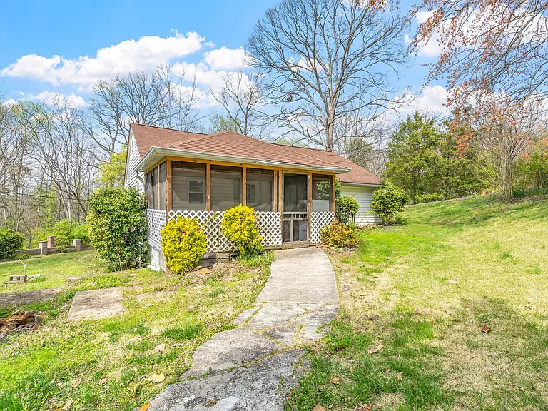 9907 Donovan Ln — Photo 10