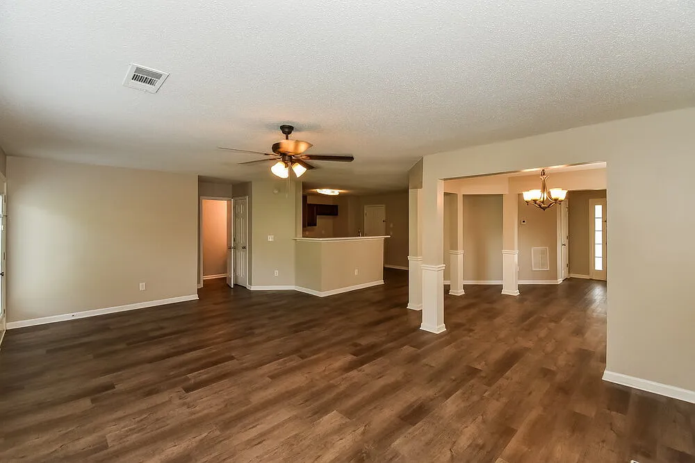 3 bed, 2.5 bath, 2197 sqft, $1,910 — Photo 3