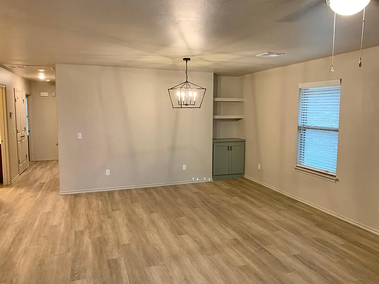 618 NE 4th St — Photo 5