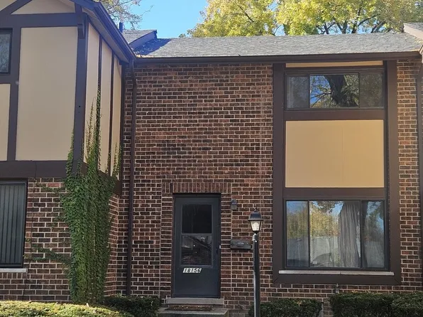 1S156 Radford Ln, Villa Park, IL 60181