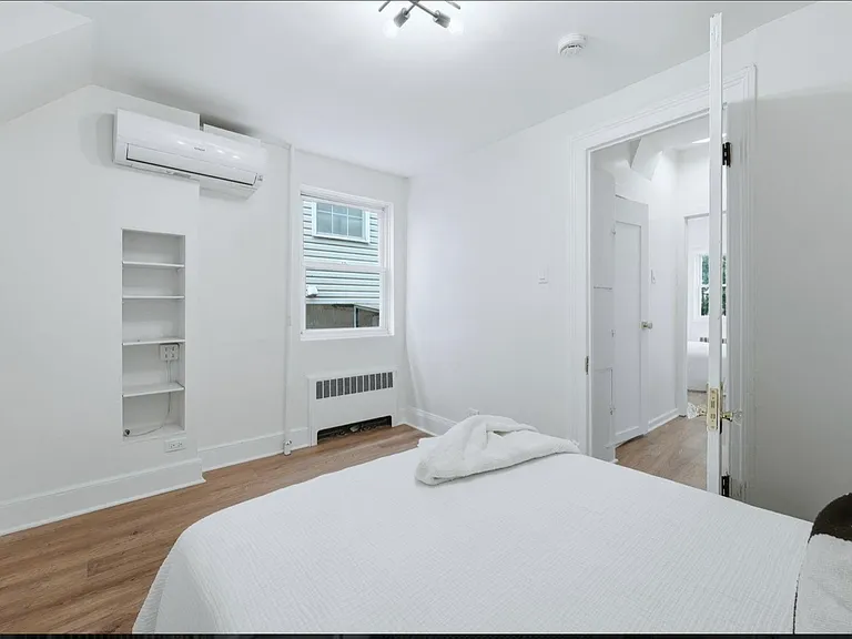 114 Oak St #1 — Photo 3
