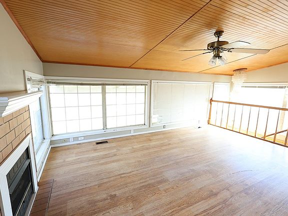 4th image of 904 W 7th St