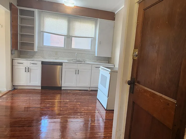 414 Perrin St #1 — Photo 4
