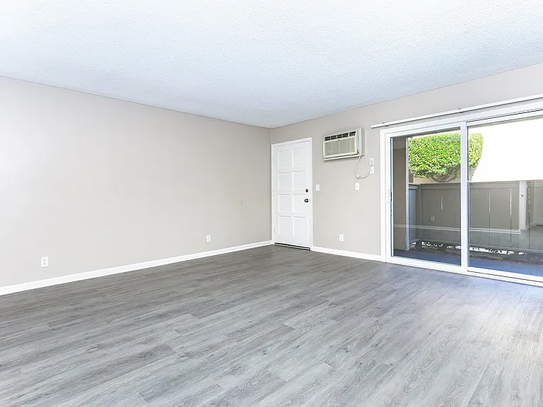 Regency Plaza Apartment Homes — Photo 40