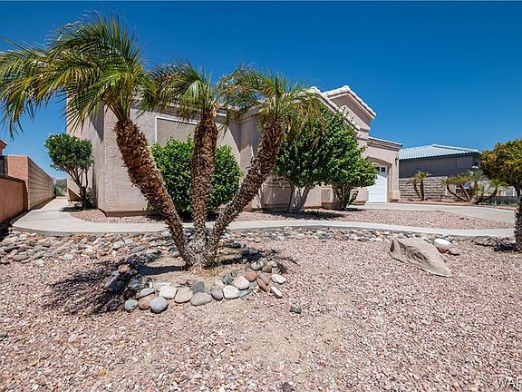 4th image of 2025 E Desert Lakes Dr