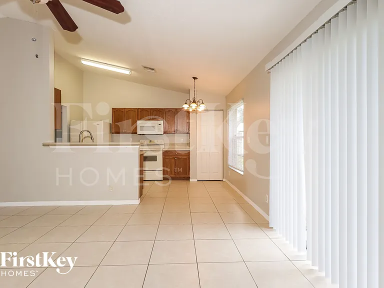 4414 SW Cacao St — Photo 6