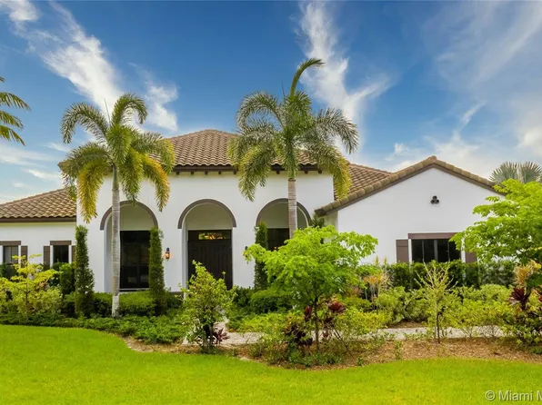 4051 E Camelot Cir, Davie, FL 33328