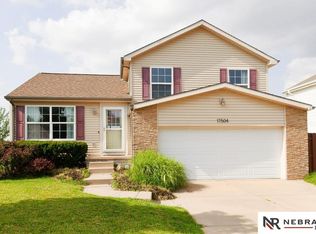 17504 Emiline St, Omaha, NE 68136