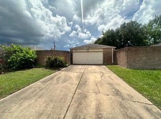 9322 Beringwood Dr, Houston, TX 77083