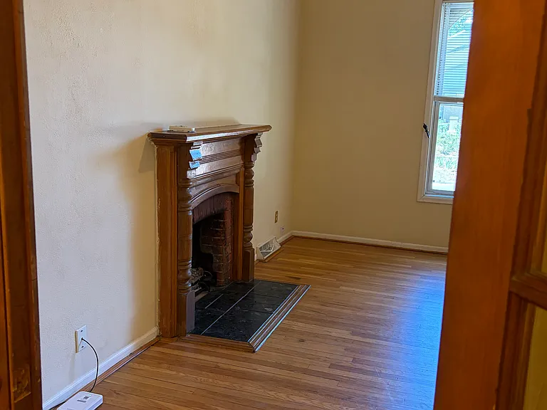 3425 Bryant St — Photo 10